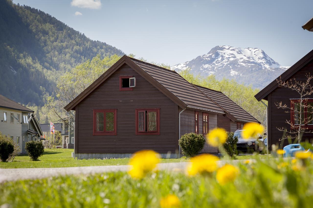 Forde Gjestehus Og Camping Esterno foto